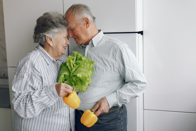 Saiba quais são os alimentos essenciais para reforçar a imunidade dos idosos