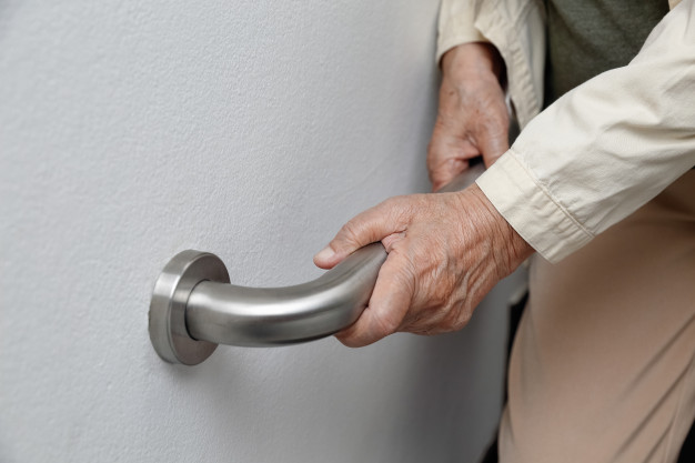 Nove dicas garantem uma casa segura para idosos