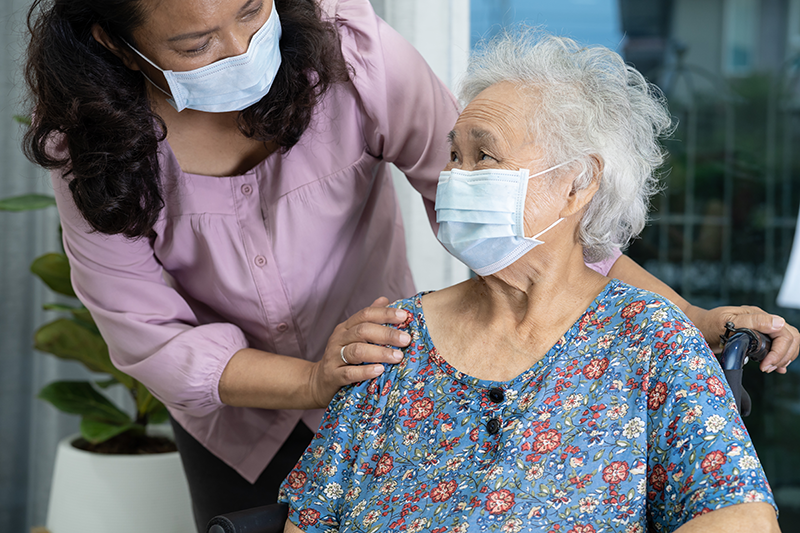 Como cuidar de parentes idosos: dicas para cuidadores