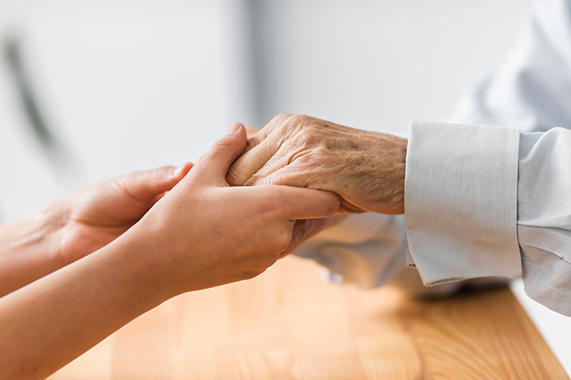 4 atitudes fundamentais na atuação do cuidador de idosos
